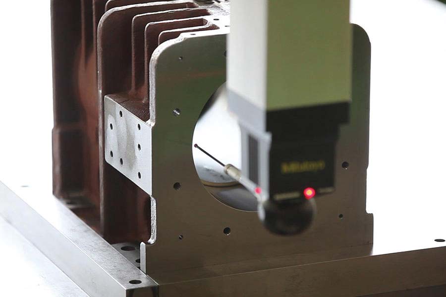 Vertical and horizontal composite machining center